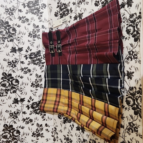 No Boundaries Dresses & Skirts - Pleated skirt c26